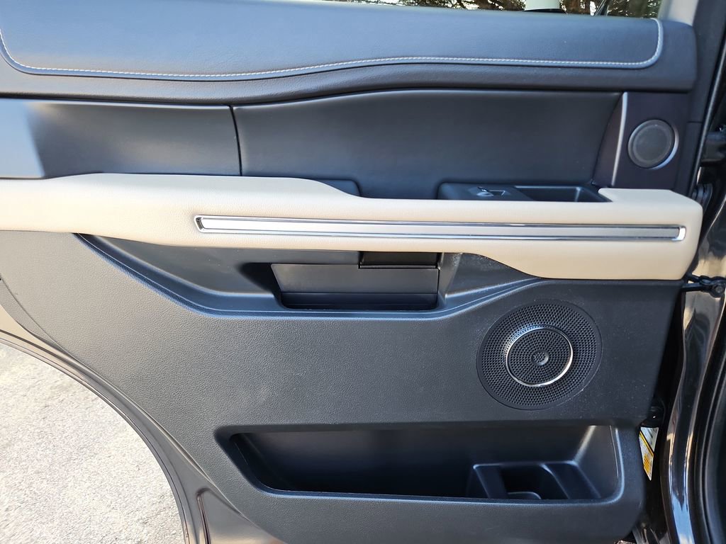 Used 2024 Ford Expedition Limited image 33