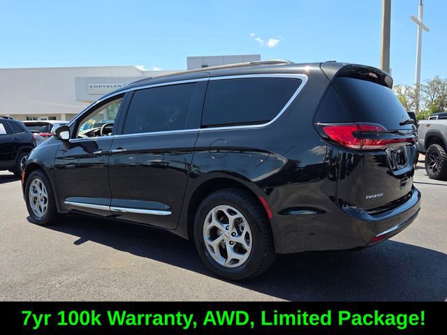 Used 2022 Chrysler Pacifica Limited w/ Uconnect Theater Family Group AWD/4WD image 5