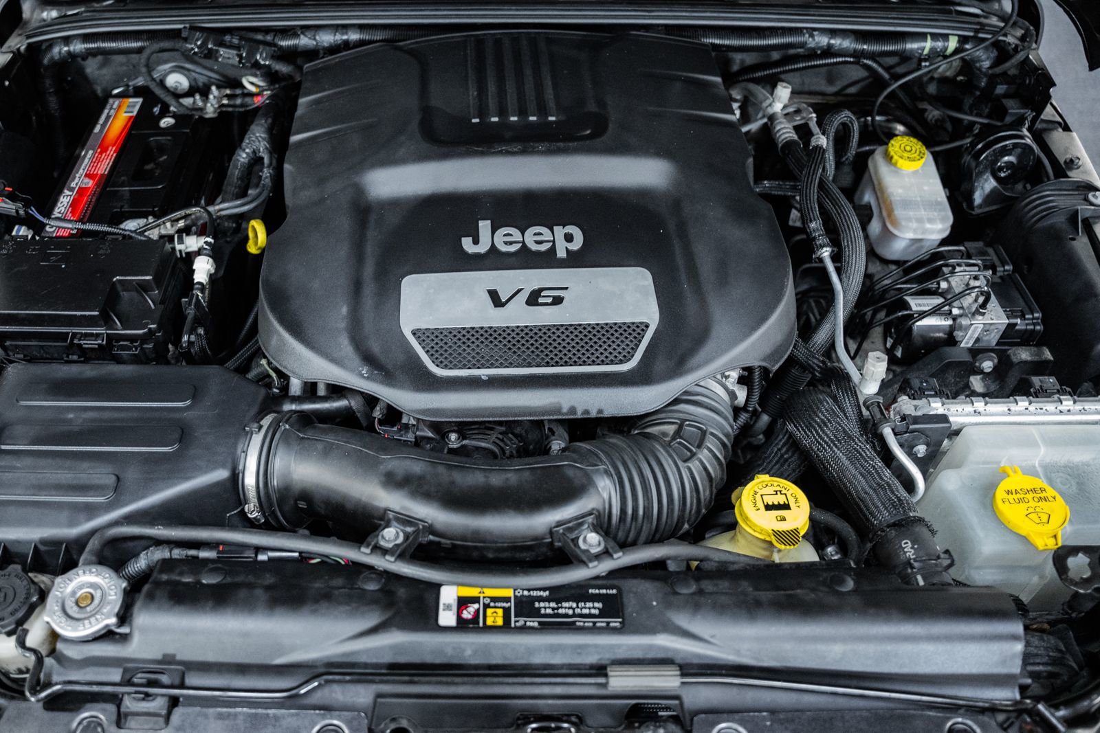 Used 2018 Jeep Wrangler Unlimited Sahara w/ Connectivity Group image 23