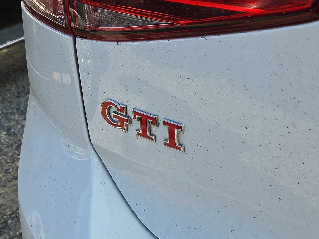 Used 2017 Volkswagen GTI SE FWD image 10