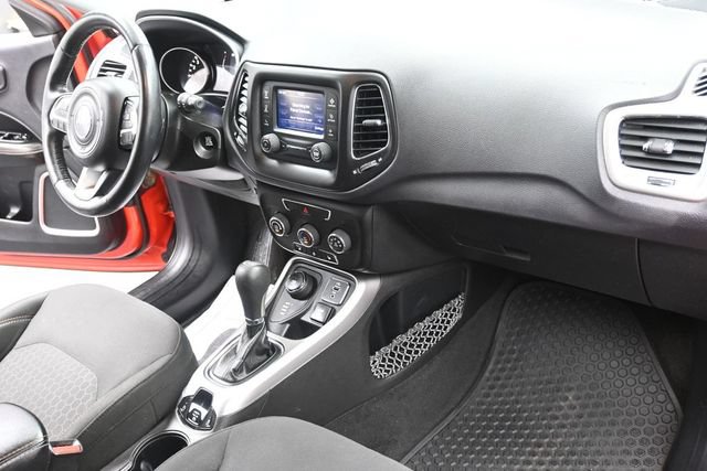 Used 2018 Jeep Compass Sport w/ Cold Weather Group AWD/4WD image 29