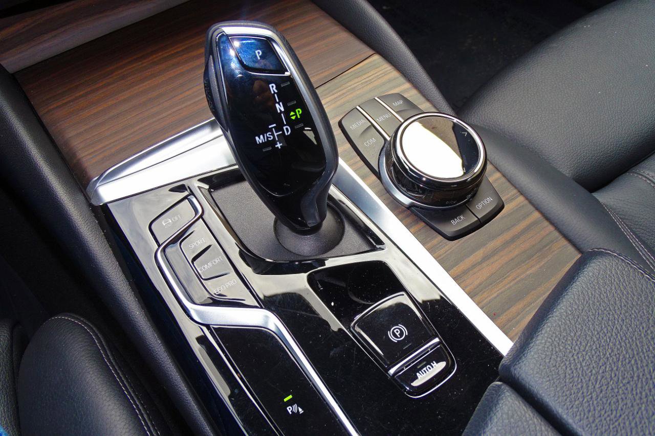 Used 2023 BMW 540i w/ Executive Package image 23