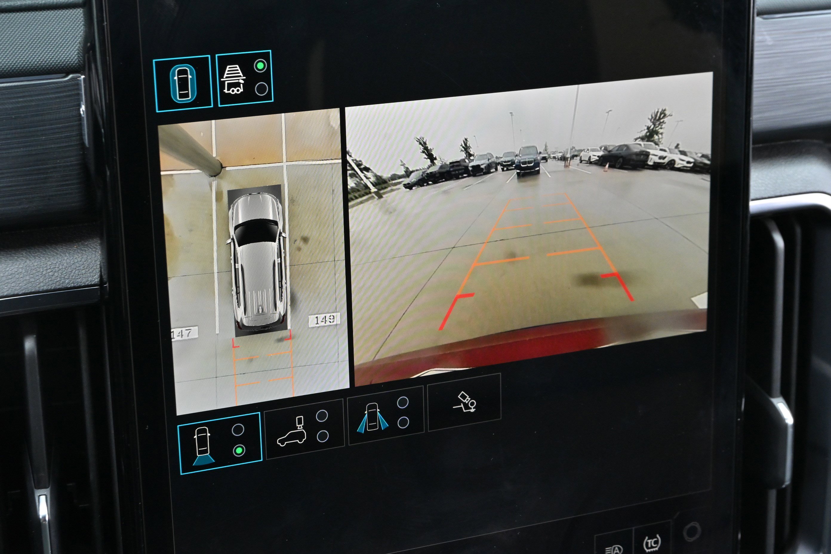 Used 2024 GMC Acadia AT4 w/ Luxury Package image 20