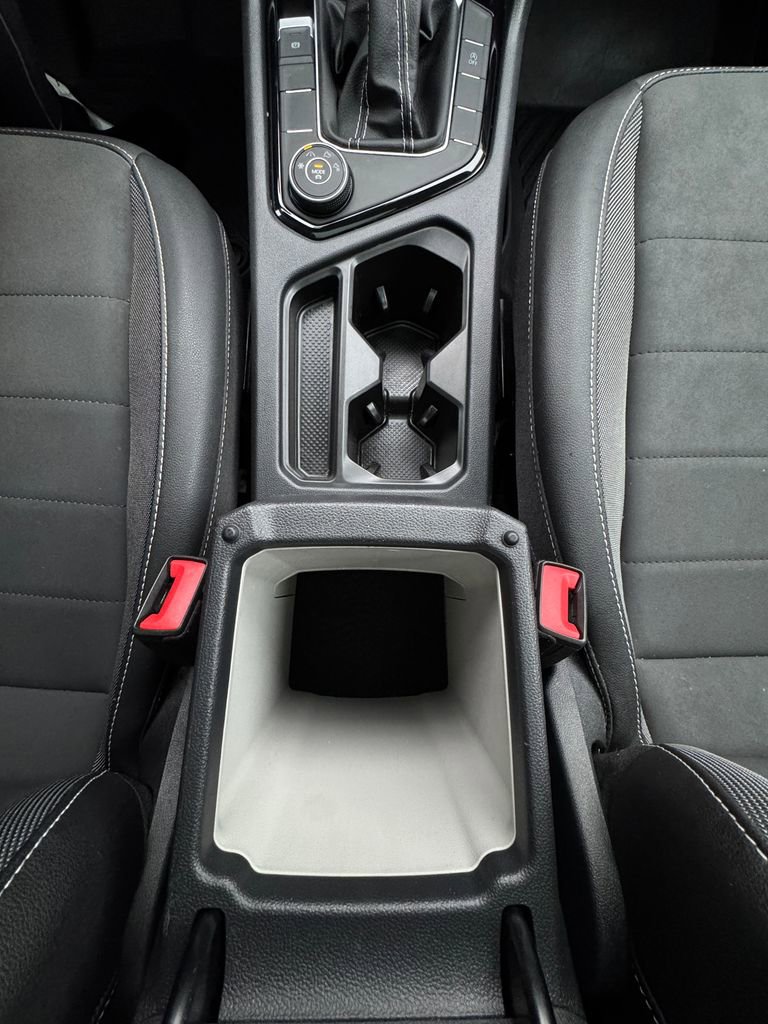 Used 2023 Volkswagen Taos SE w/ Panoramic Sunroof Package AWD/4WD image 23