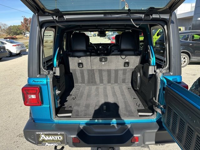 Used 2020 Jeep Wrangler Unlimited Sahara image 10