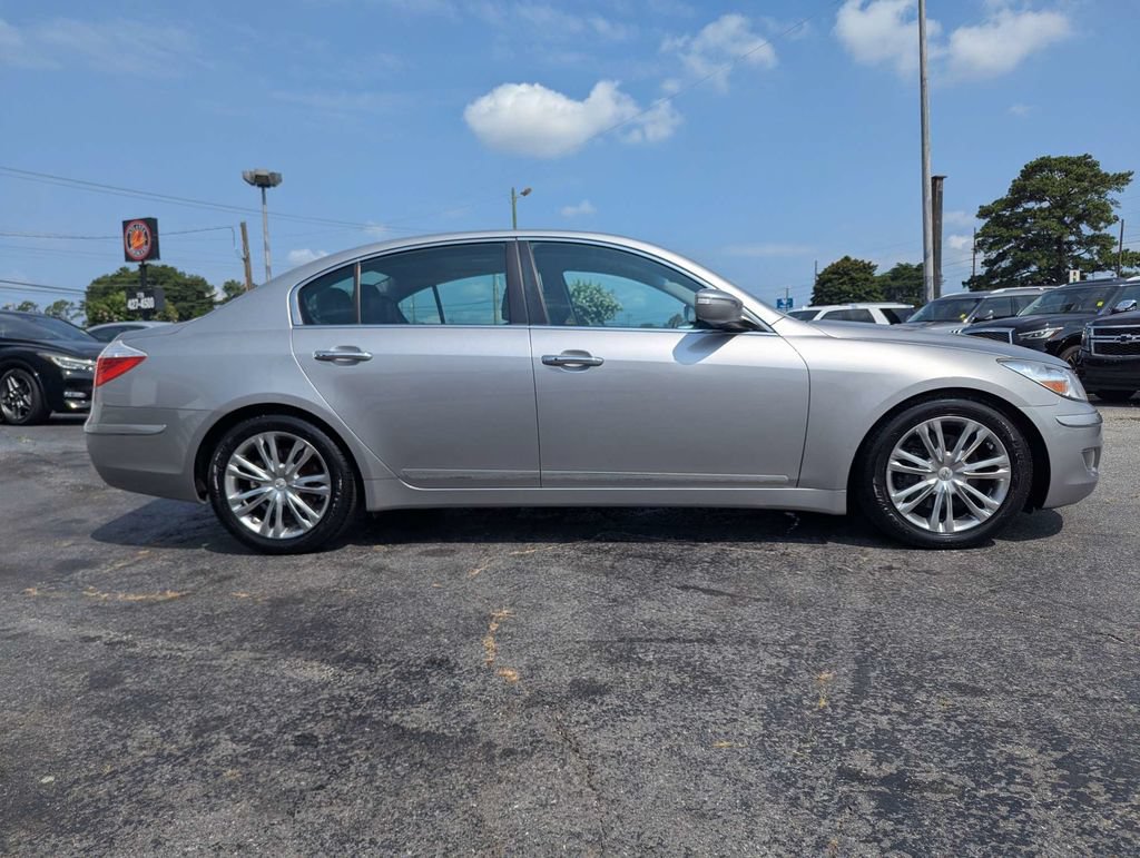 Used 2011 Hyundai Genesis 4.6 RWD image 4