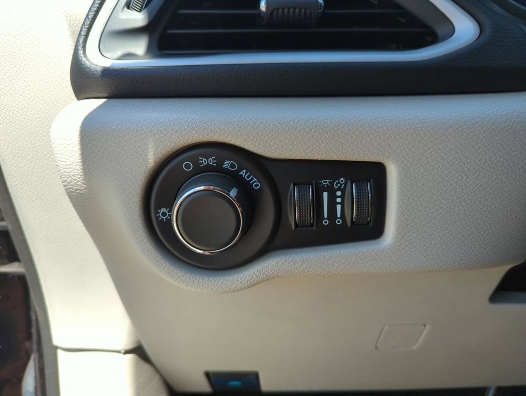 Used 2024 Chrysler Voyager LX FWD image 35