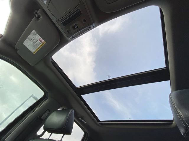 Used 2021 Ford F350 Lariat image 17