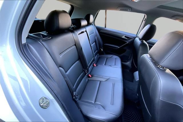 Used 2020 Volkswagen Golf 4-Door FWD image 17
