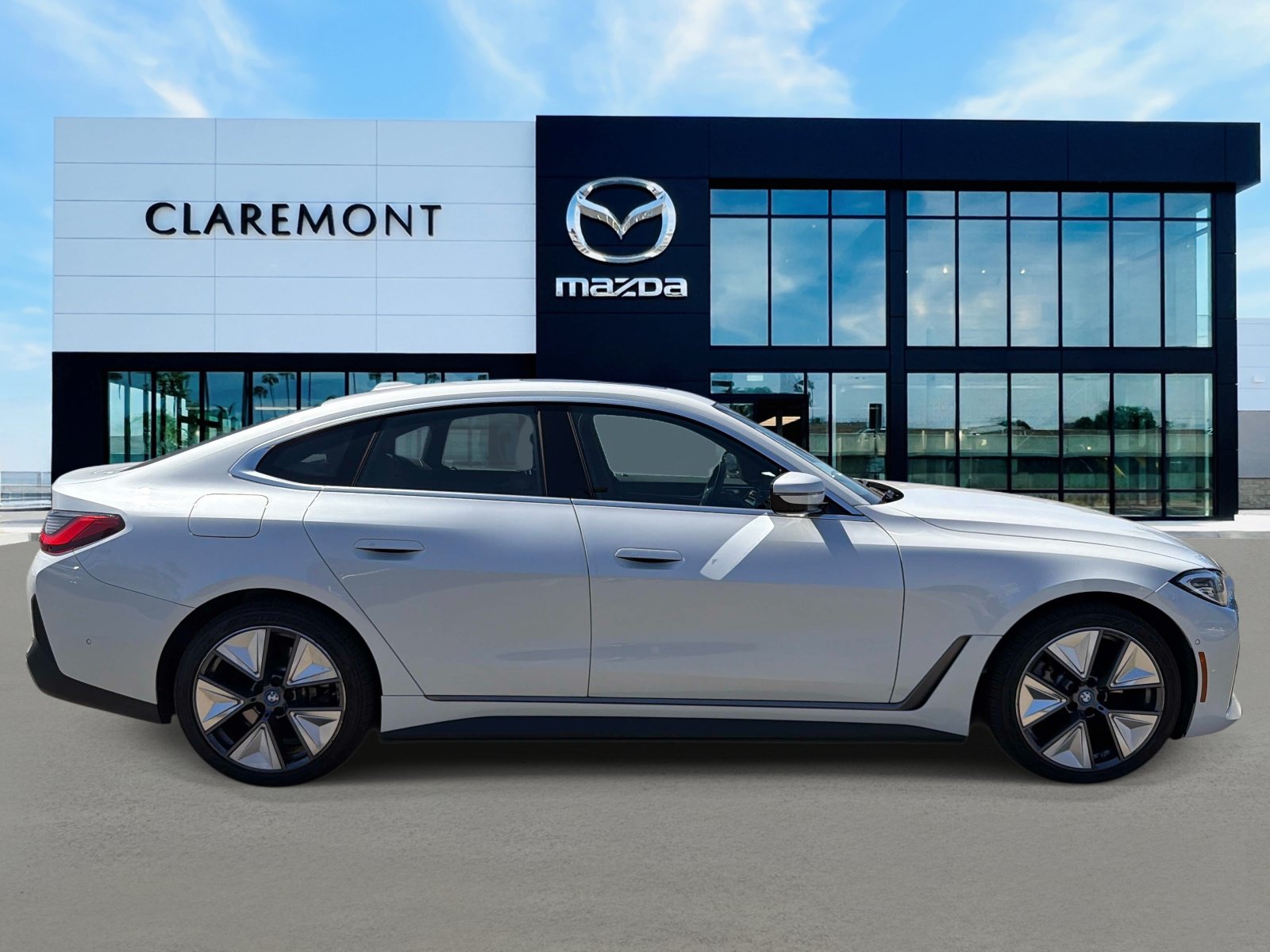 Used 2023 BMW i4 eDrive40 RWD image 4