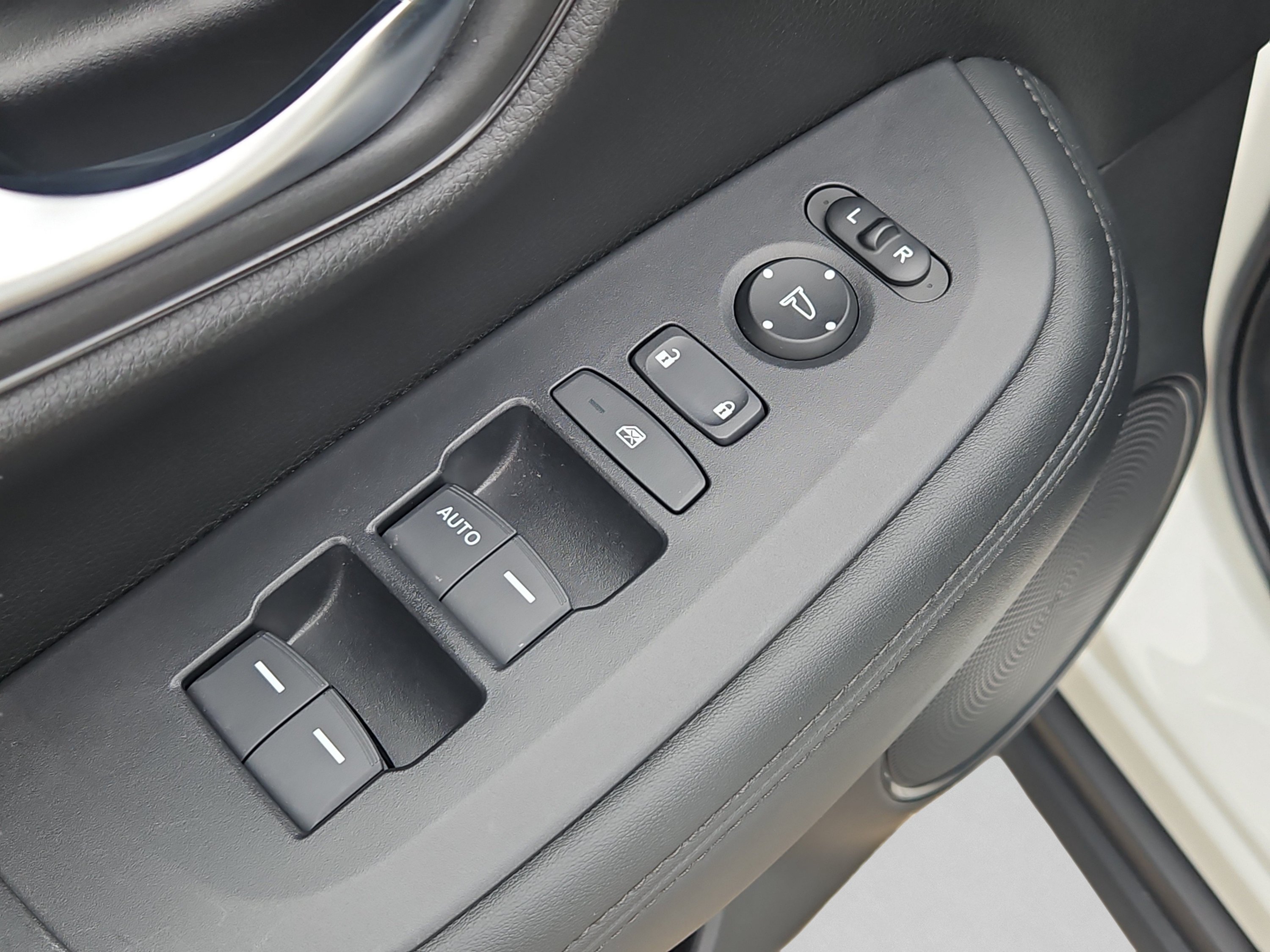 Certified 2023 Honda HR-V LX image 14