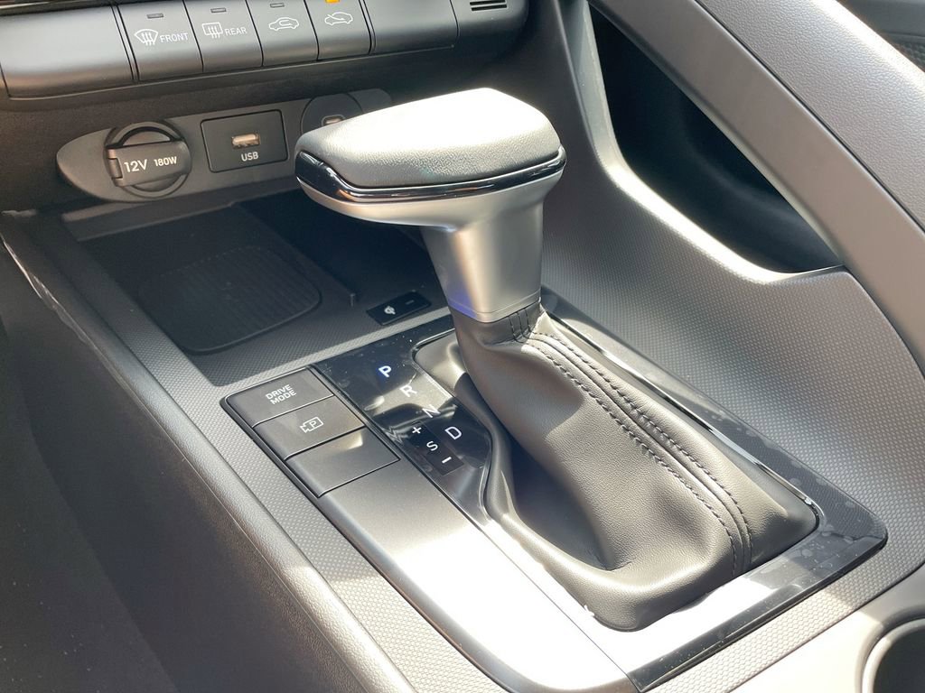 Used 2025 Hyundai Elantra Sport image 45