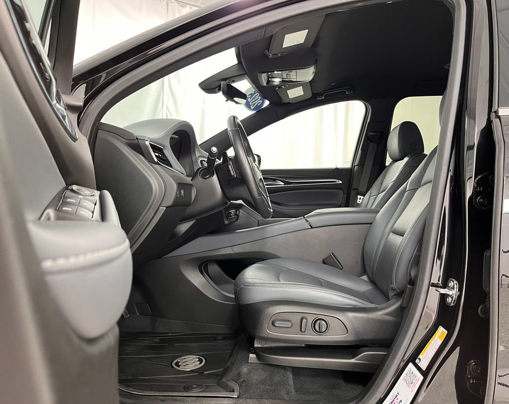 Used 2023 Buick Enclave Essence AWD/4WD image 18