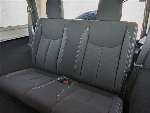 Used 2015 Jeep Wrangler Rubicon w/ Power Convenience Group image 17
