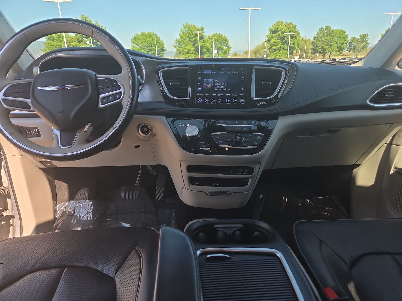 Used 2017 Chrysler Pacifica Limited FWD image 18