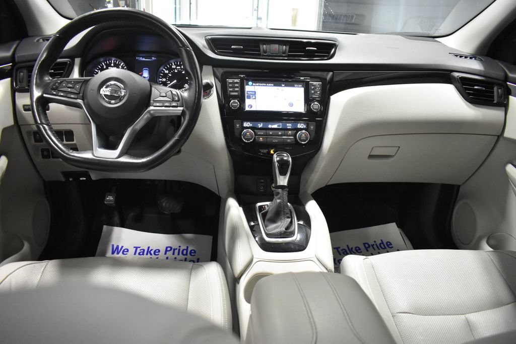 Used 2017 Nissan Rogue Sport SL w/ SL Premium Package AWD/4WD image 13