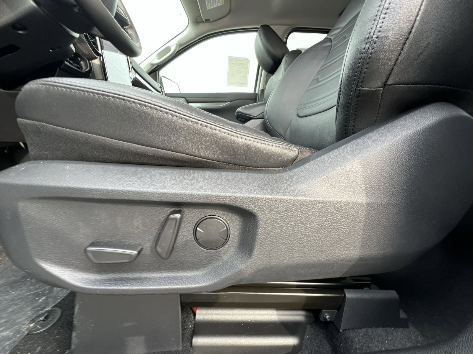 New 2025 Ford Ranger Lariat w/ FX4 Off-Road Package image 14