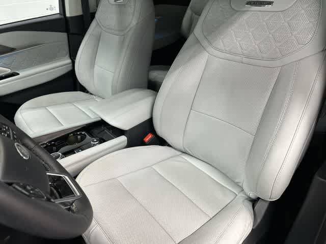 Used 2025 Ford Explorer Platinum w/ Ultimate Package AWD/4WD image 10