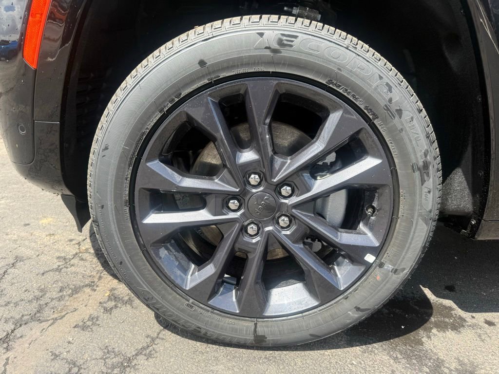 New 2026 Jeep Grand Cherokee L Limited AWD/4WD image 9
