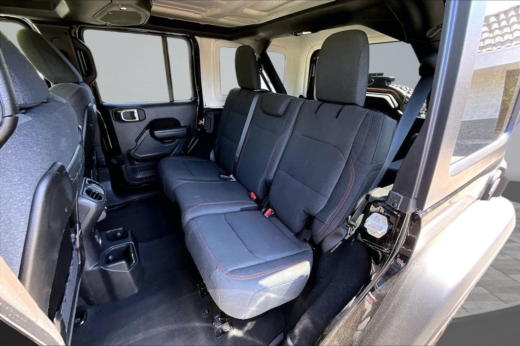 Certified 2025 Jeep Wrangler Unlimited Rubicon w/ Convenience Group AWD/4WD image 18