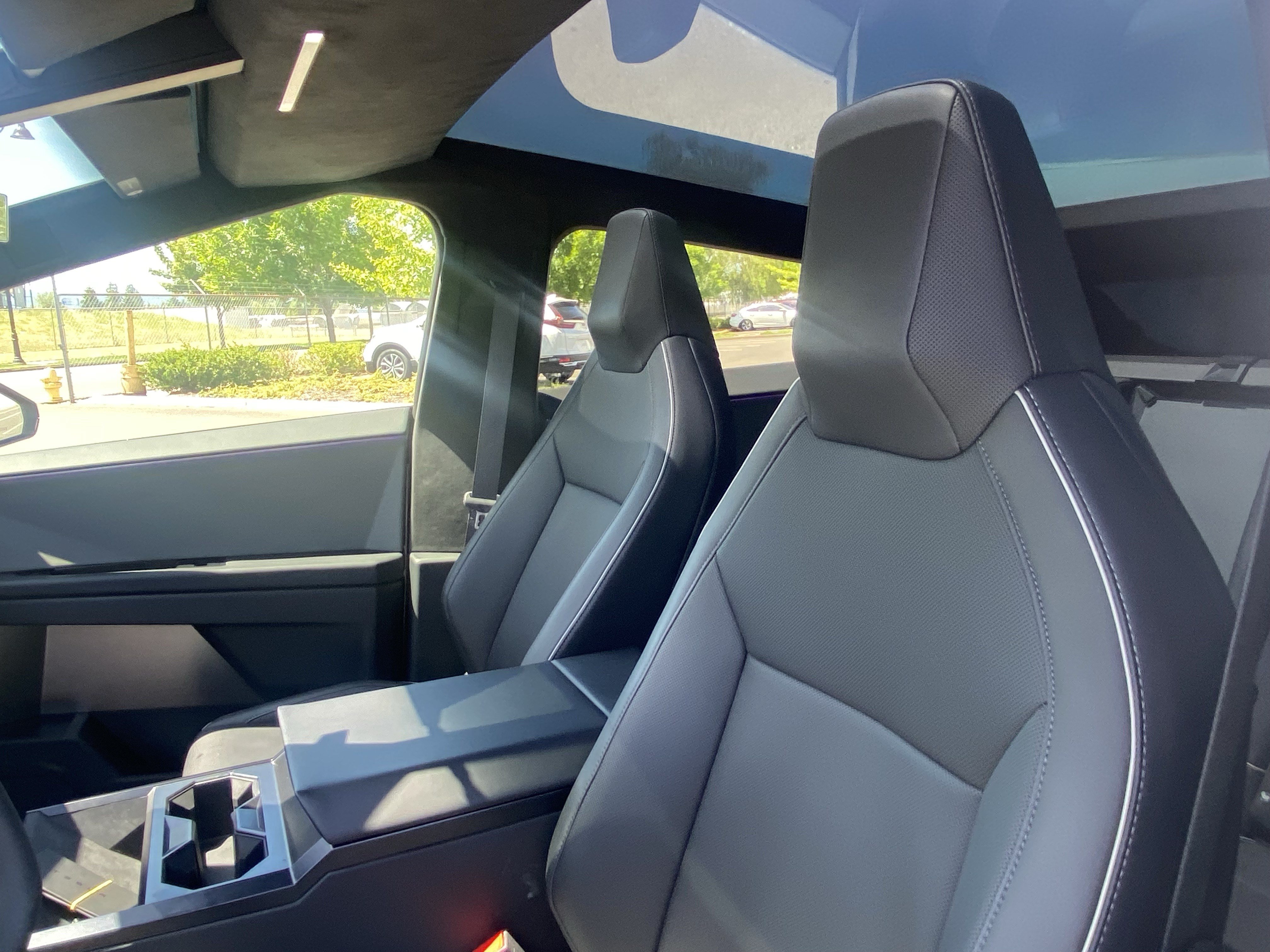 Used 2024 Tesla Cybertruck AWD Crew Cab image 19