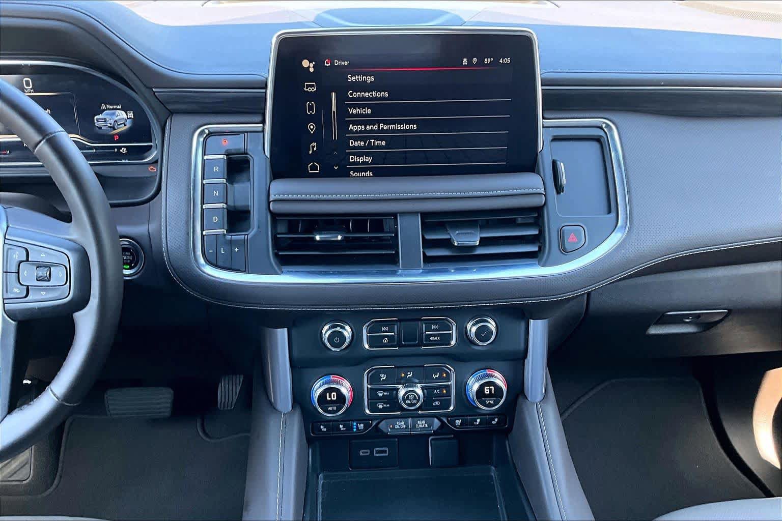 Used 2024 GMC Yukon SLT w/ SLT Luxury Package AWD/4WD image 7