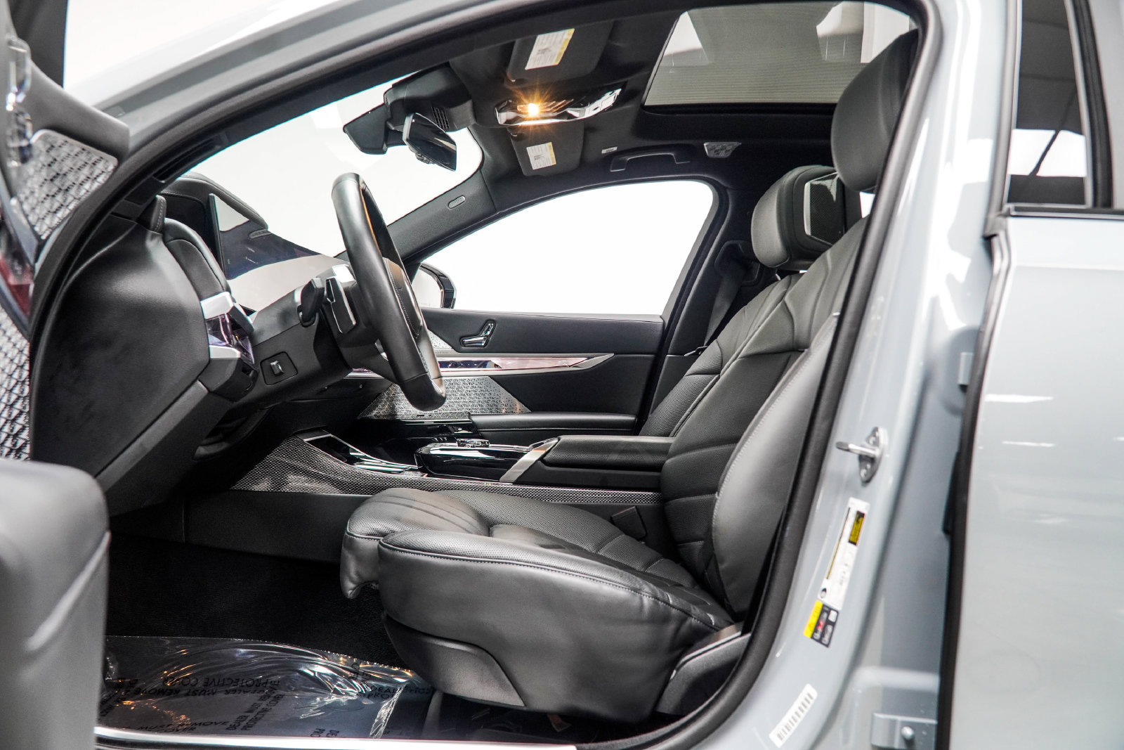 Used 2024 BMW i7 eDrive50 w/ M Sport Package RWD image 44