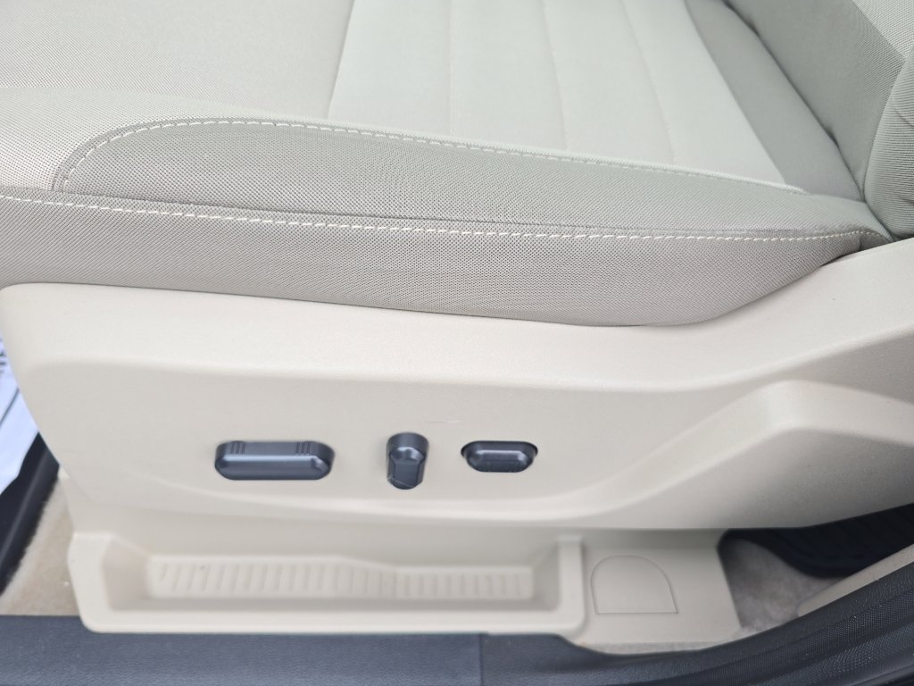 Used 2015 Ford Escape SE w/ Equipment Group 201A image 17