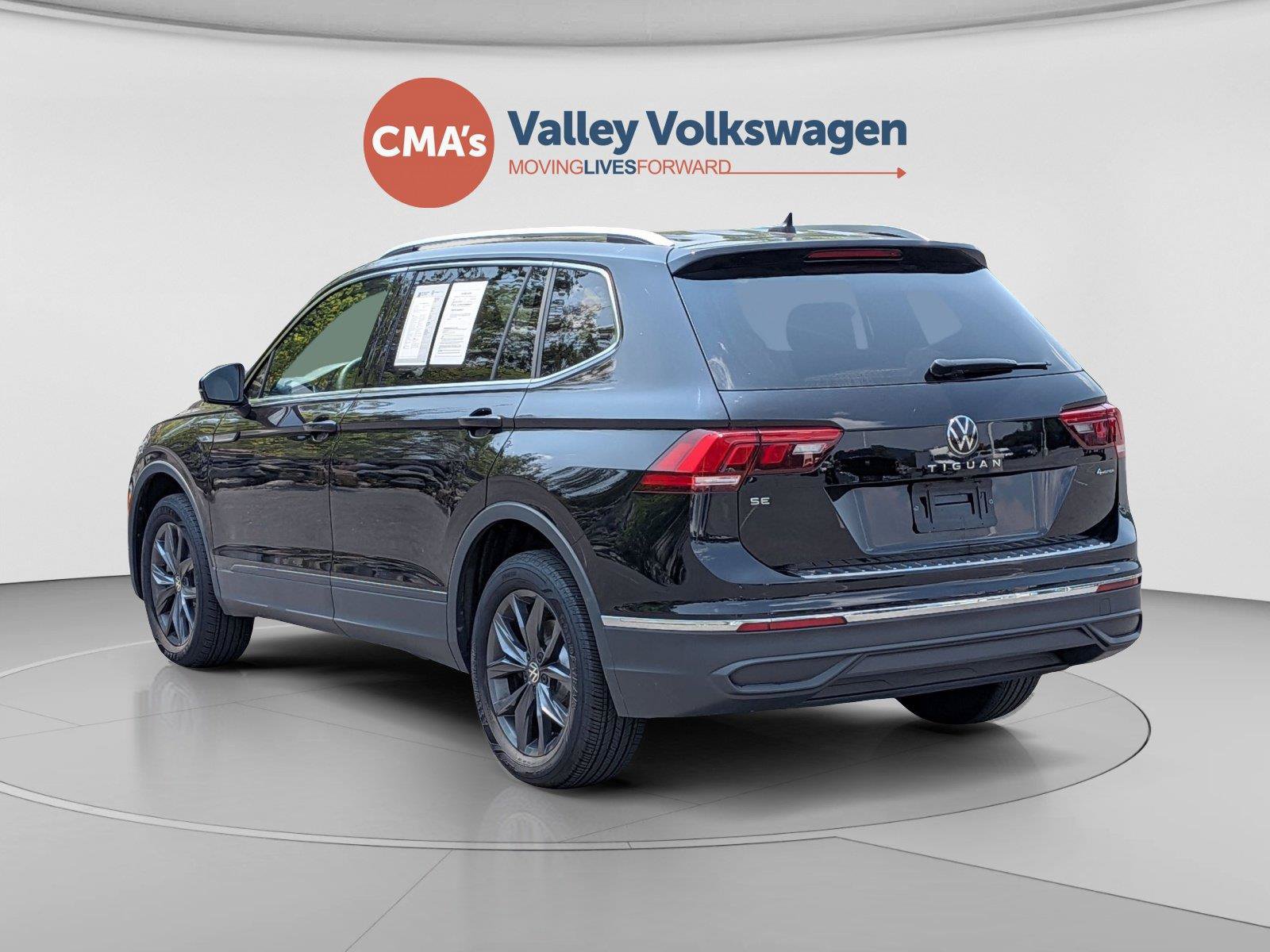 Used 2023 Volkswagen Tiguan SE w/ Panoramic Sunroof Package AWD/4WD image 3