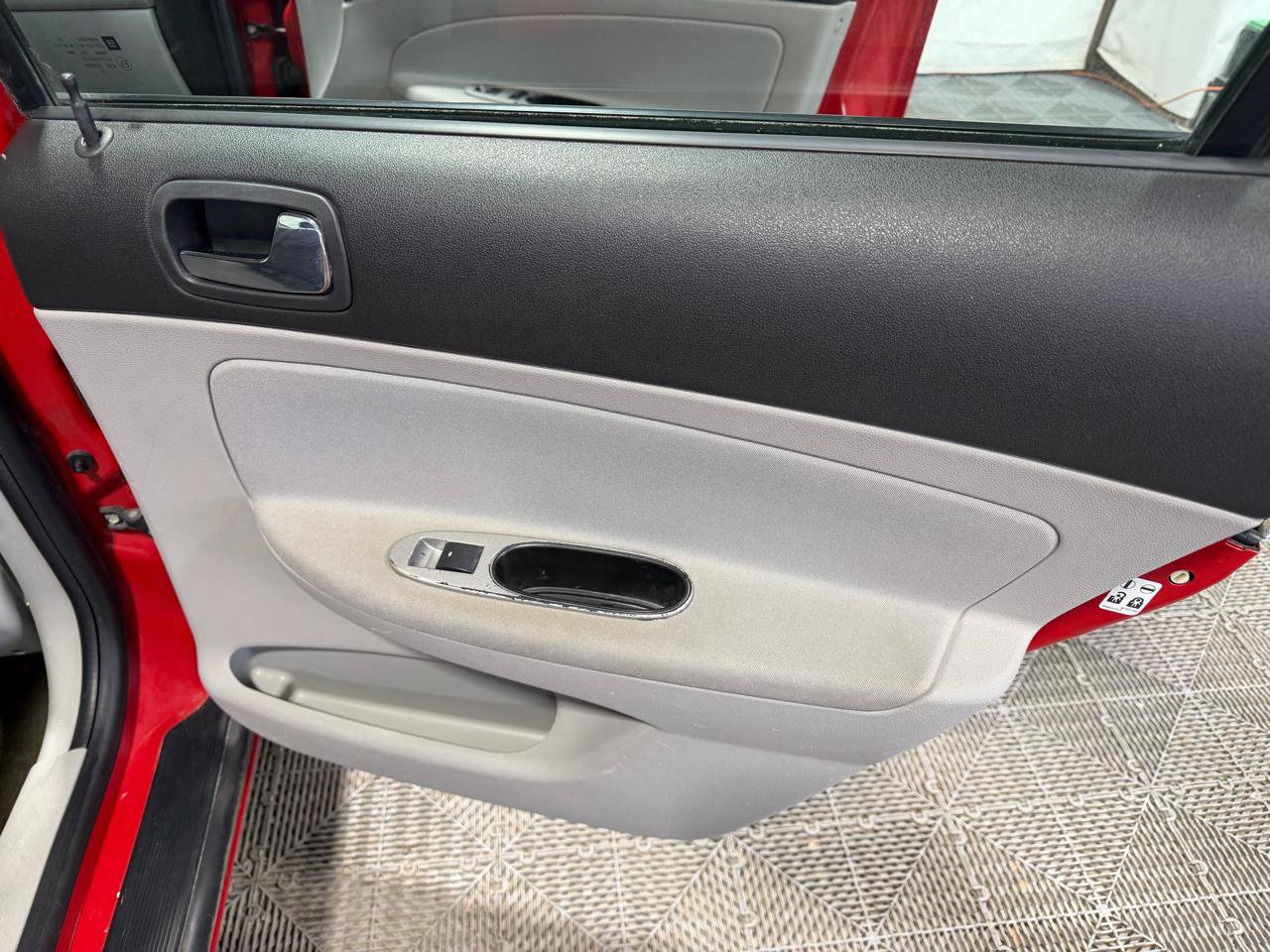 Used 2006 Chevrolet Cobalt LT w/ Preferred Equipment Group FWD image 16