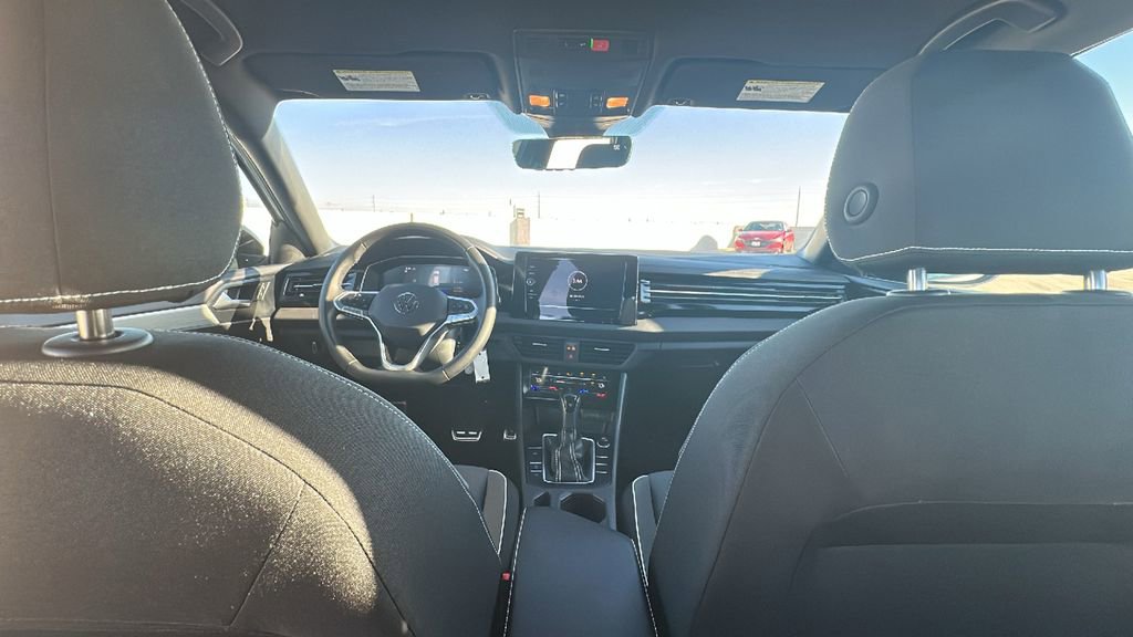 Used 2025 Volkswagen Jetta Sport image 28