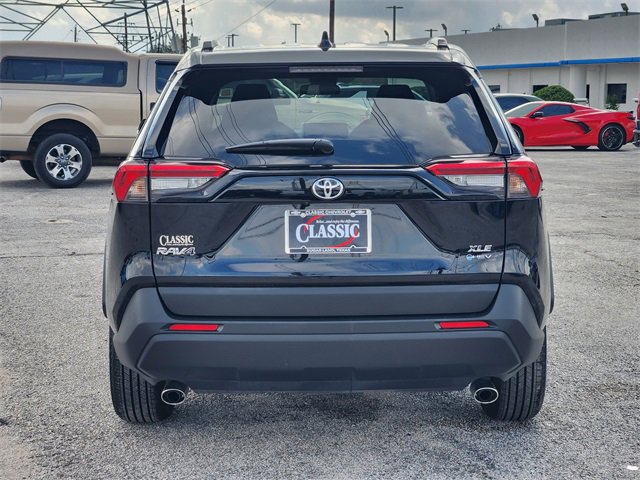 Used 2025 Toyota RAV4 XLE image 6