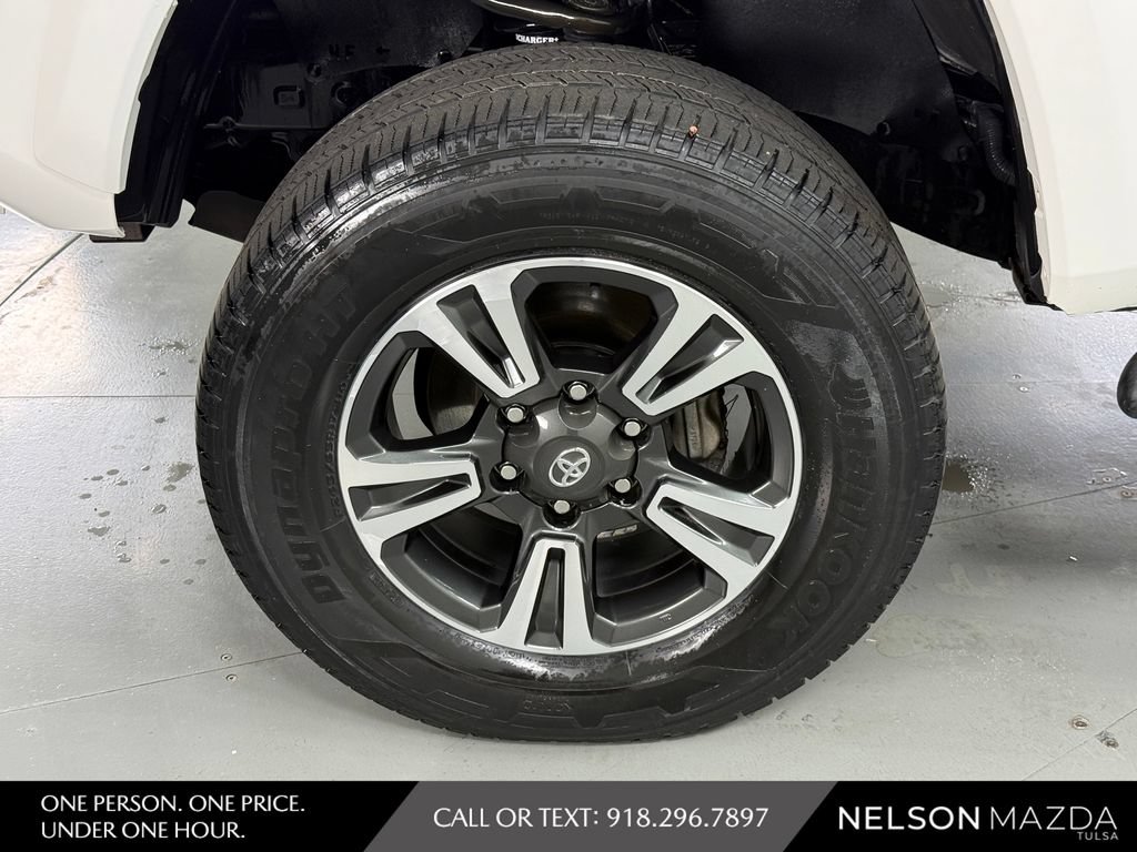 Used 2018 Toyota Tacoma TRD Sport w/ Technology Package AWD/4WD image 13