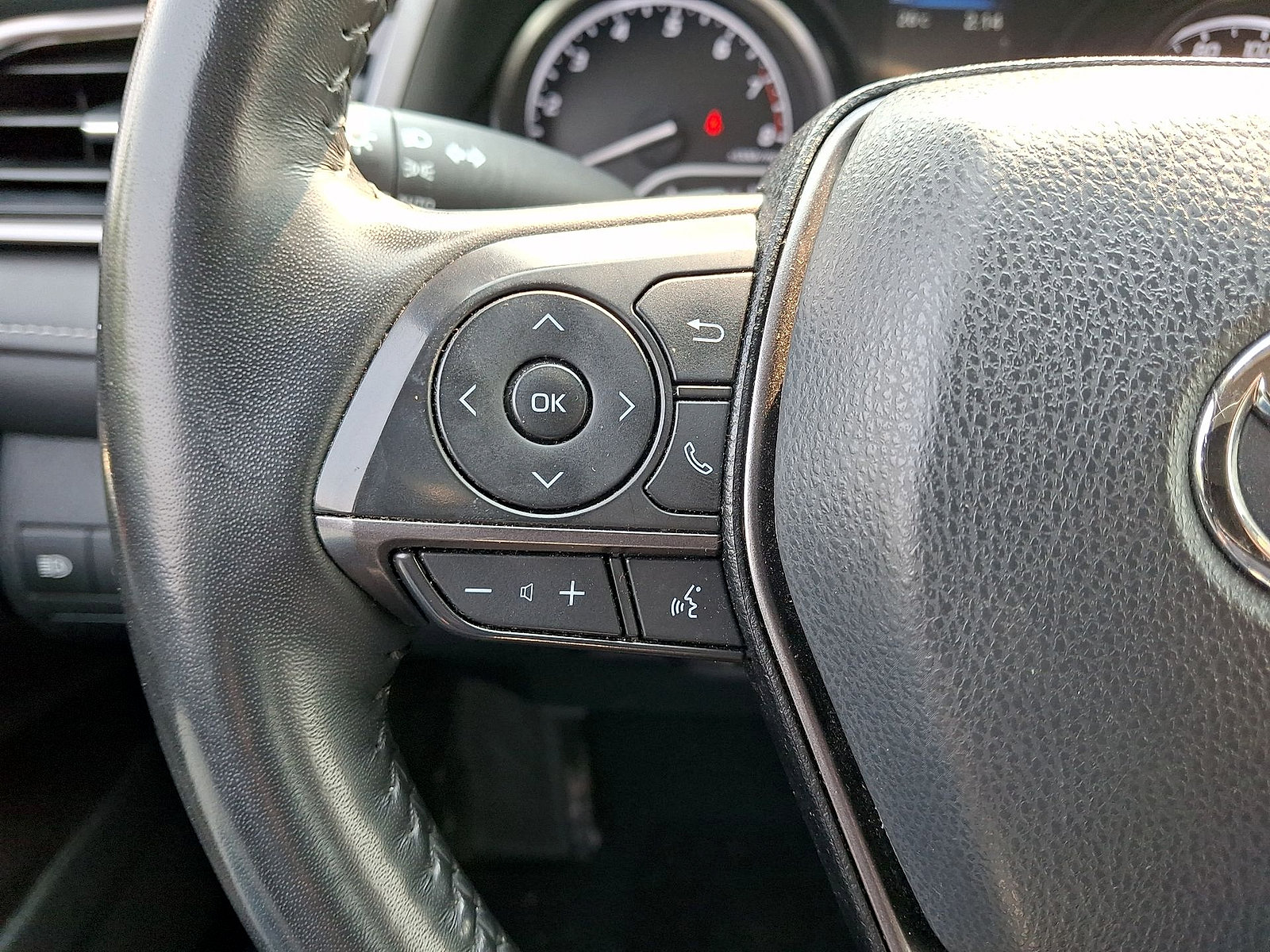 Used 2024 Toyota Camry SE FWD image 17