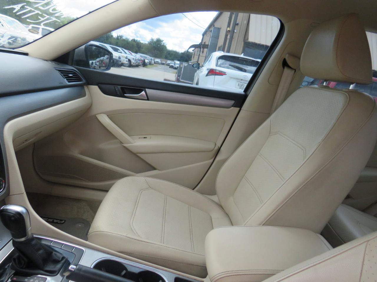 Used 2015 Volkswagen Passat TDI SE FWD image 15