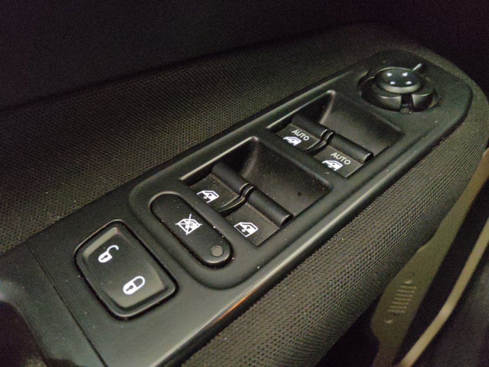 Used 2015 Jeep Renegade Sport w/ Power & Air Group FWD image 27