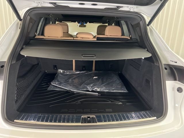 Used 2023 Porsche Cayenne Platinum Edition image 29