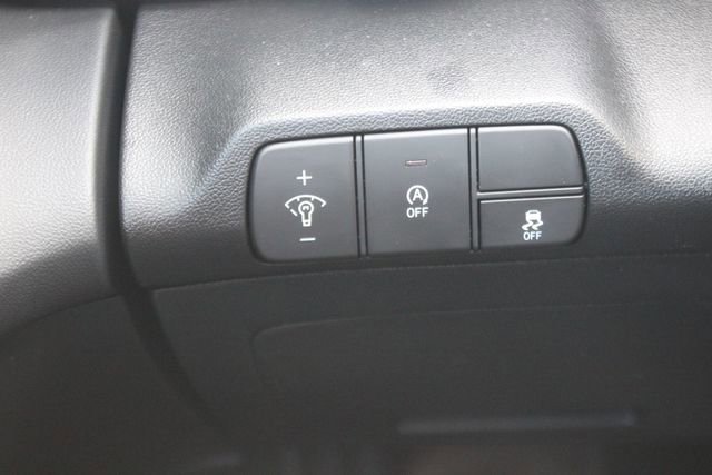 Used 2024 Hyundai Elantra SE image 16