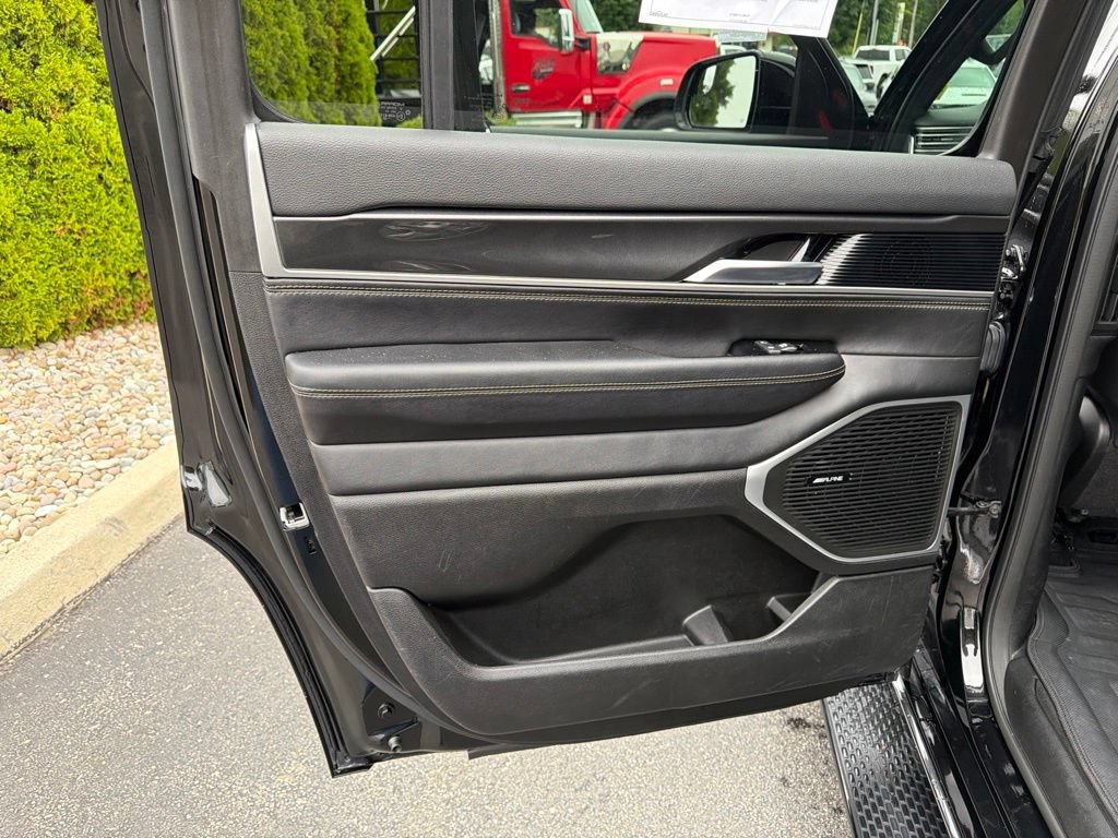 Used 2023 Jeep Wagoneer 4WD image 18