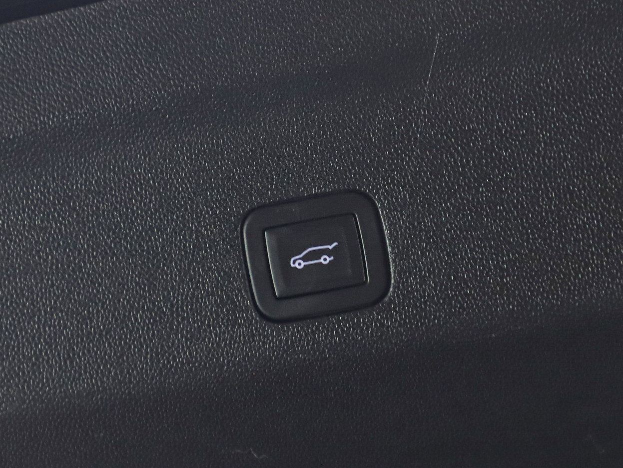 Used 2025 GMC Yukon Denali AWD/4WD image 20