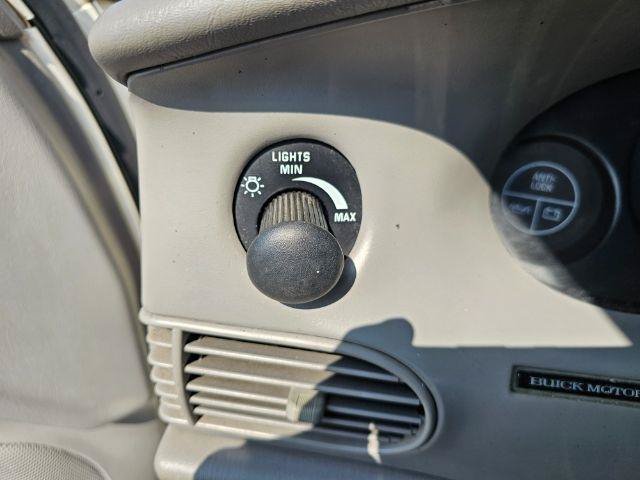 Used 2001 Buick Century Custom w/ Premium Pkg FWD image 12
