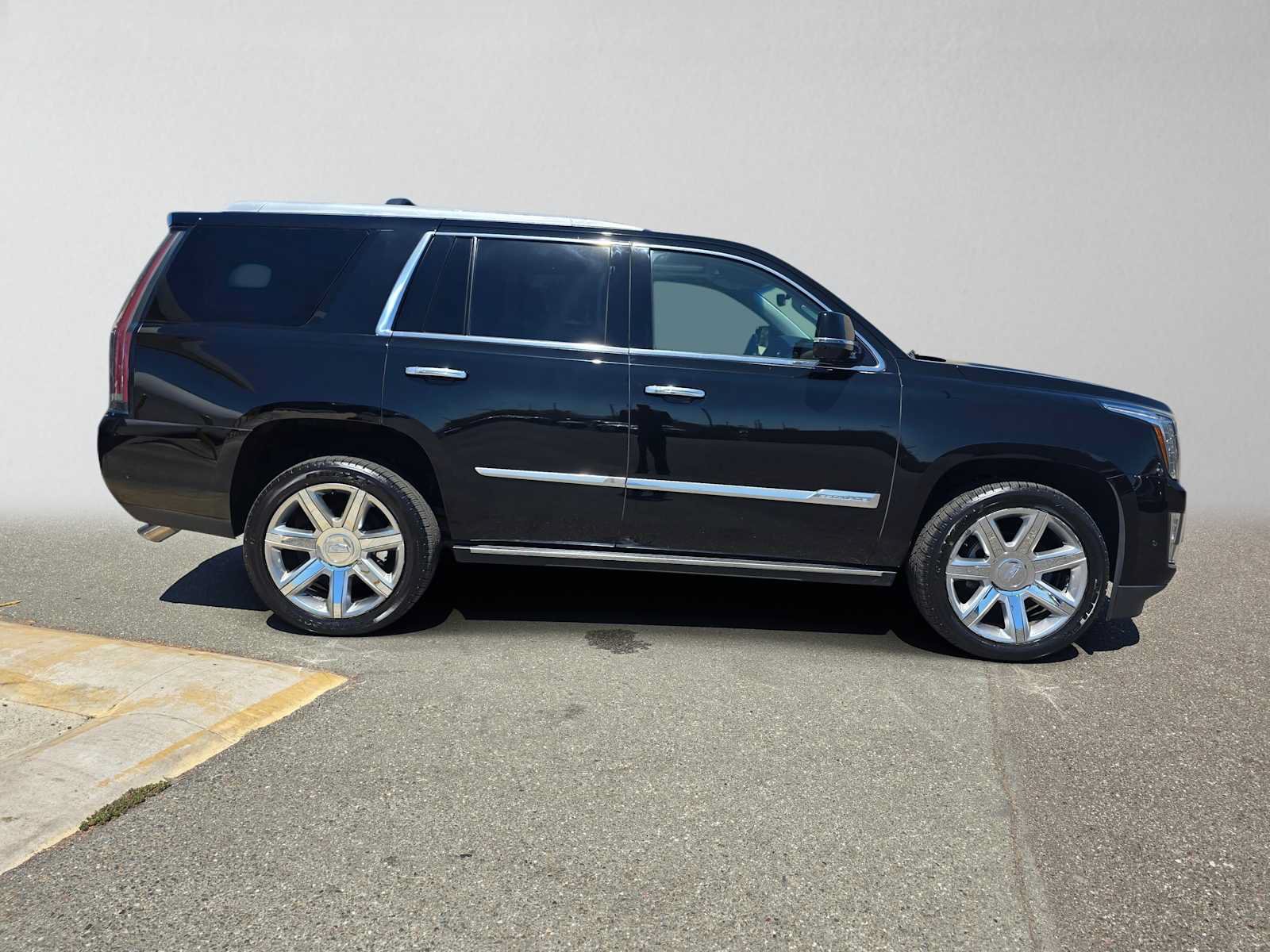 Used 2017 Cadillac Escalade Premium Luxury AWD/4WD image 2