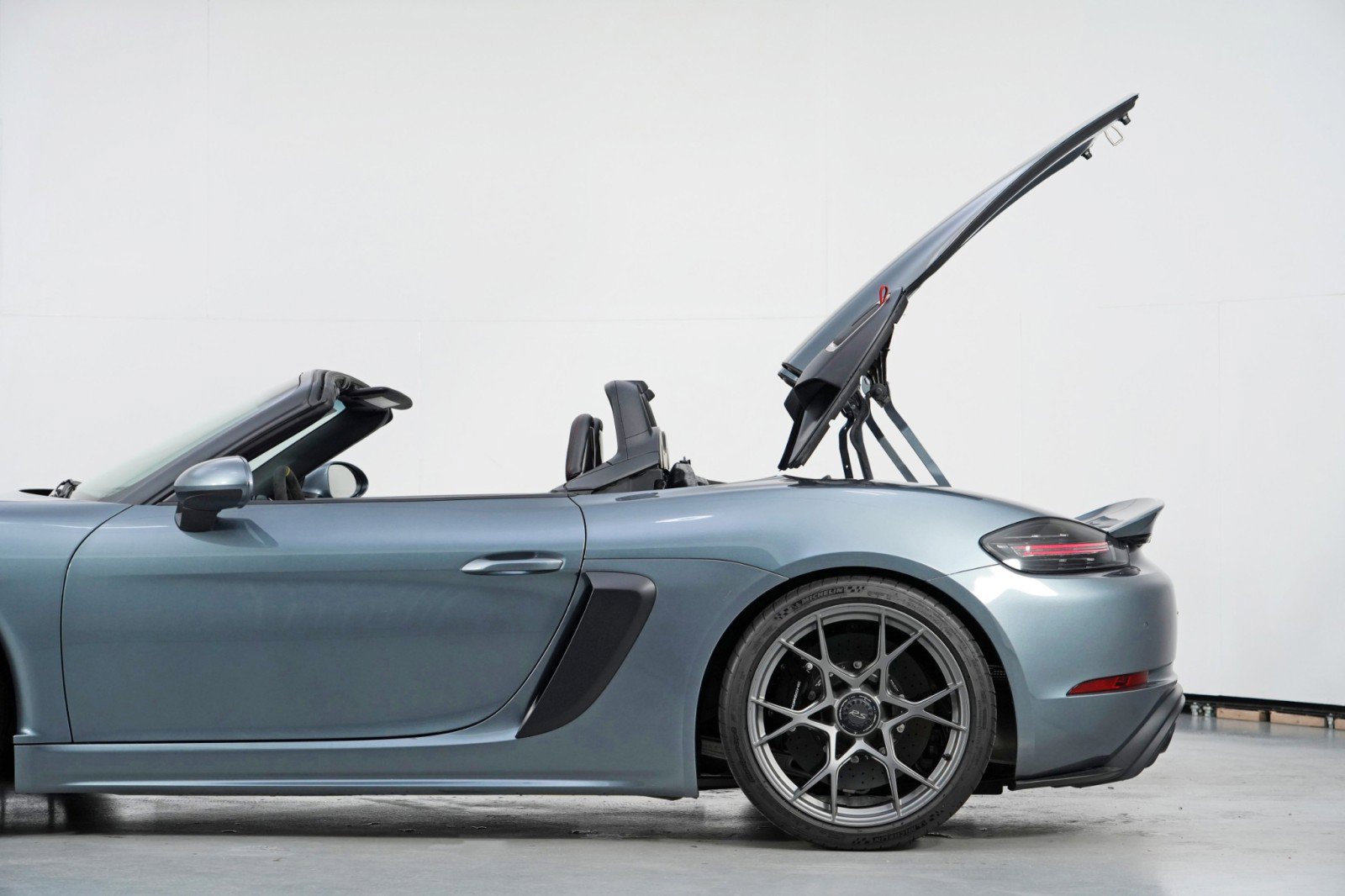 Used 2024 Porsche 718 Boxster Spyder RS w/ Light Design Package RWD image 70