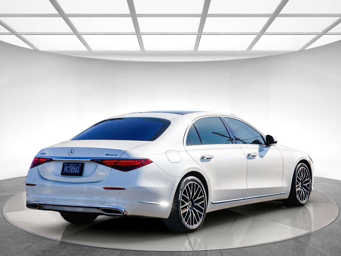 Used 2022 Mercedes-Benz S 500 4MATIC image 3