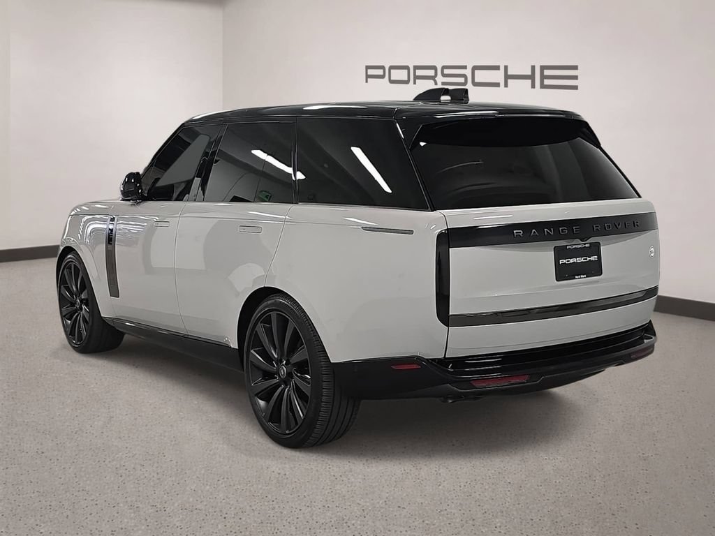 Used 2025 Land Rover Range Rover SV AWD/4WD image 3