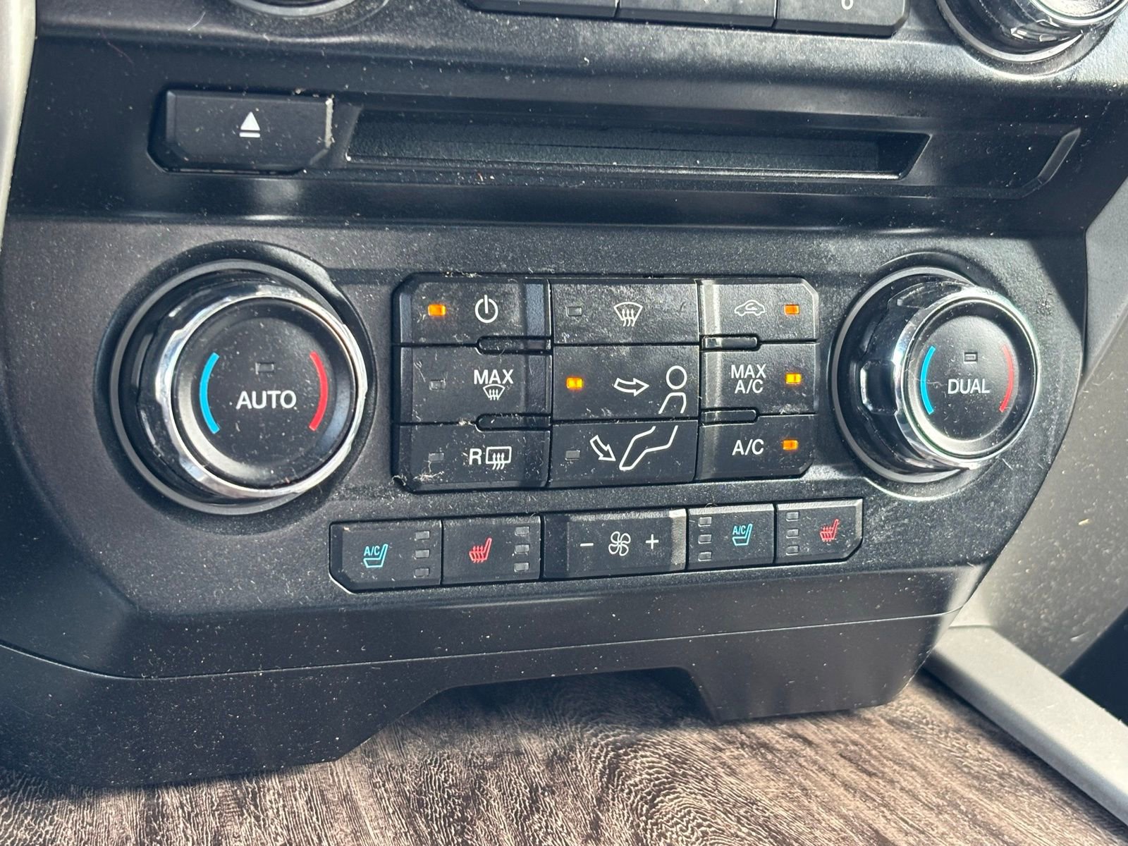 Used 2024 Ford F350 Lariat w/ Lariat Ultimate Package image 21