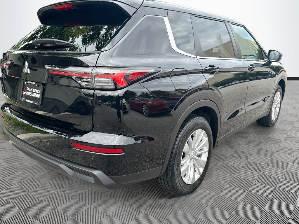 New 2026 Mitsubishi Outlander ES FWD image 5