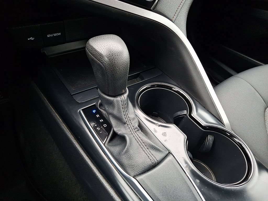 Used 2020 Toyota Camry LE FWD image 17