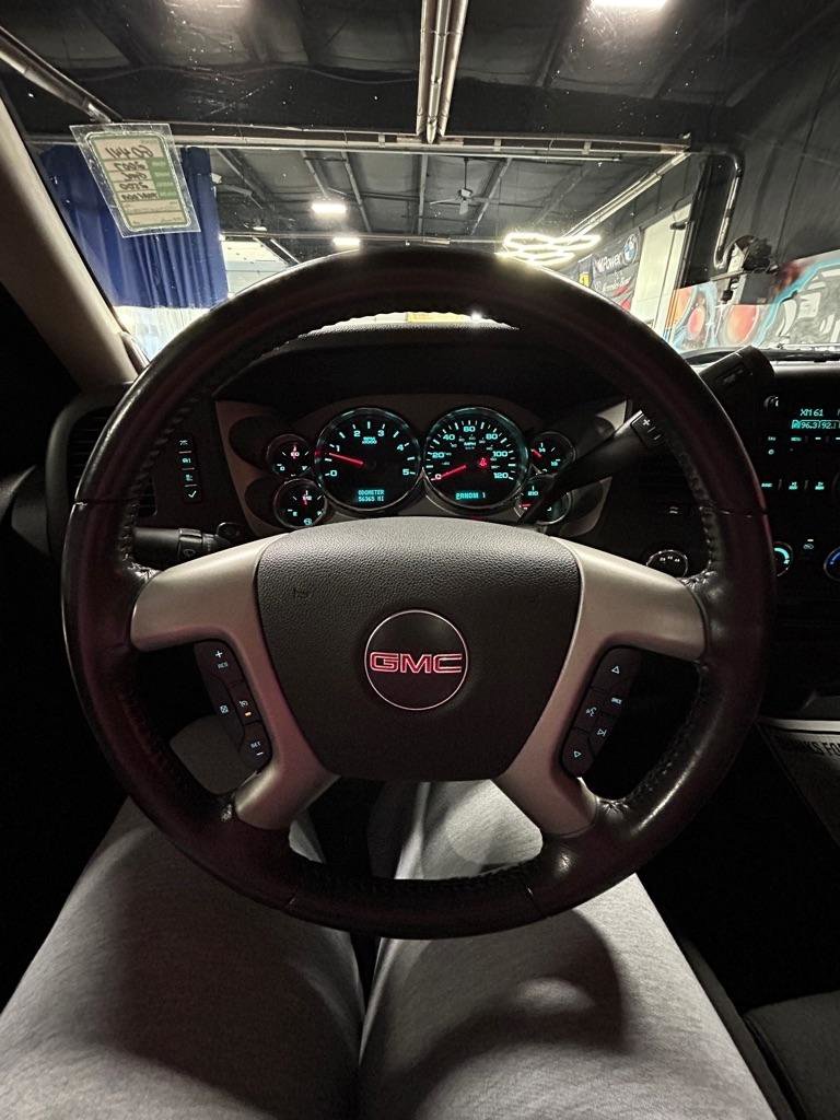 Used 2007 GMC Sierra 2500 SLE w/ Z71 Off-Road Package image 16