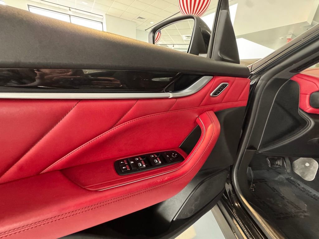 Used 2021 Maserati Levante GranSport image 37